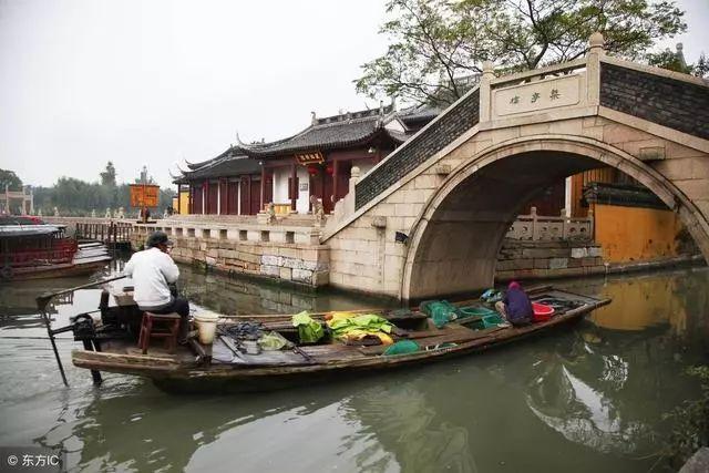 老人误入高速 潍日潍城收费站热心救助